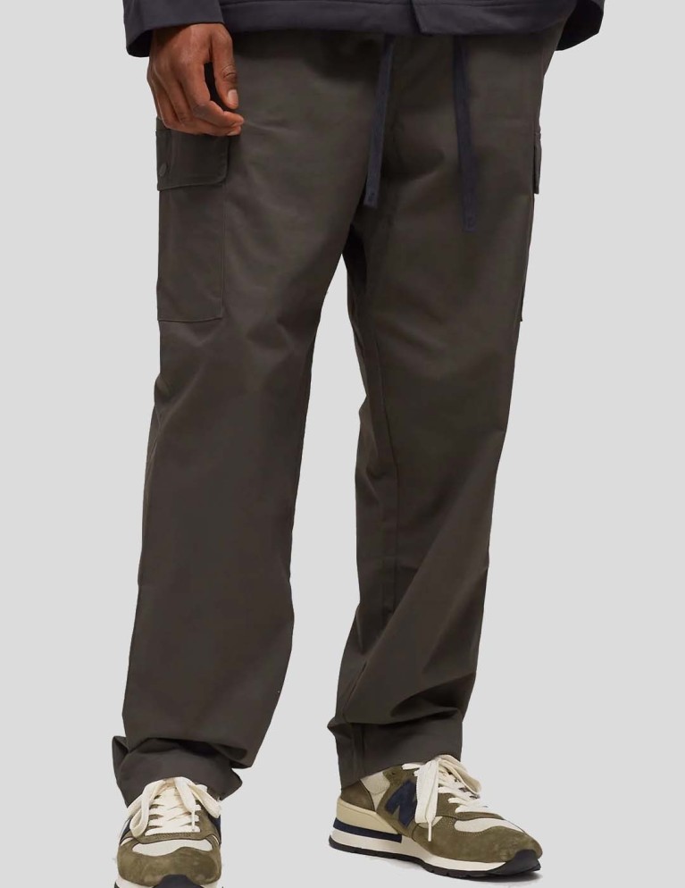 Pantalon NEW BALANCE athletics woven cargo pants camo green